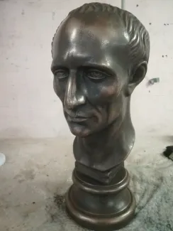 Гипсовые скульптуры, покрытые старой бронзой и латунью.